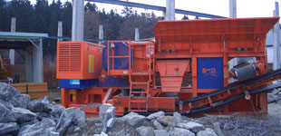 Brecheranlage, bricht das Material auf die gew&uuml;nschte Korngr&ouml;&szlig;e f&uuml;r den Wiedereinbau