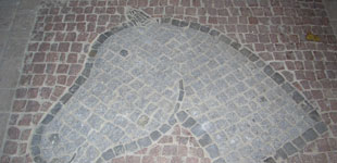 Pferdekopf aus Granitmosaikpflaster
