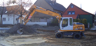 Liebherr - Bagger&nbsp; 900 Litronic beim Planum herstellen