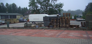 Verlegte Fl&auml;che muss noch abger&uuml;ttelt, ausgerichtet und eingeschlemmt werden