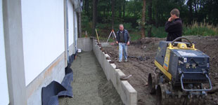 Winkelst&uuml;tzwand zur Abfangung des Gel&auml;ndes